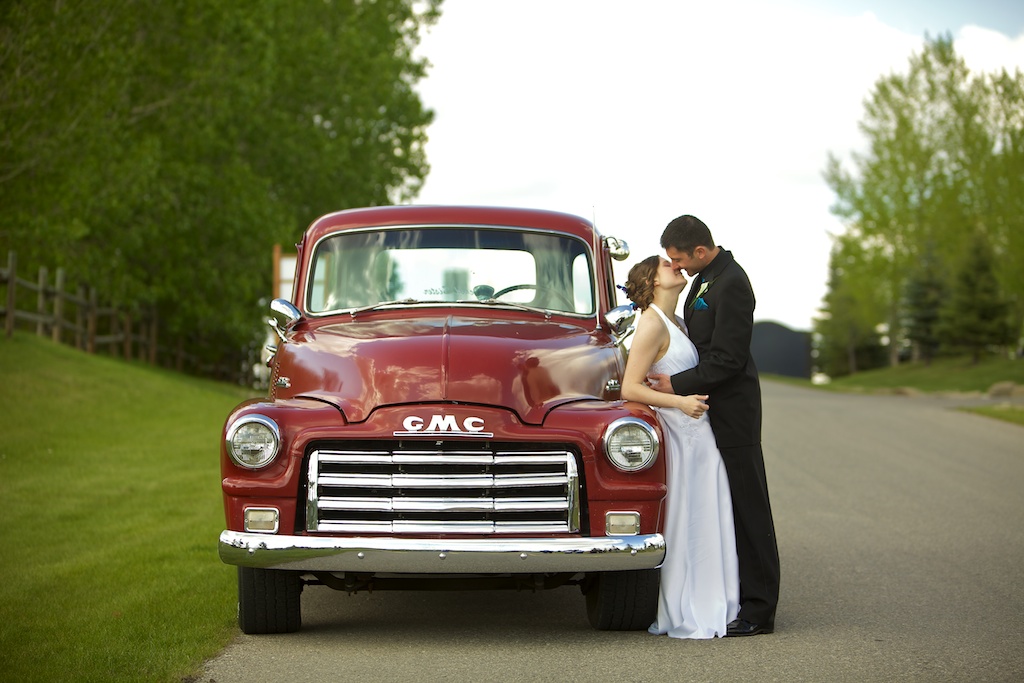 Christina & Peter Calgary wedding Photography | Lynx Ridge golf course | Old Red GMC truck used with bride and groom