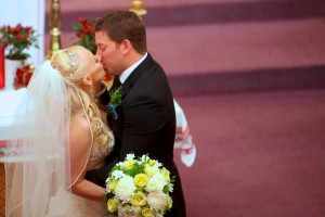 Calgary Wedding Photographer | Edmonton Vegreville wedding | bride and groom ceremony first kiss