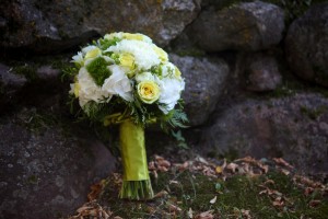 Calgary Wedding Photographer | Edmonton Vegreville wedding | bridal flowers agains rocks