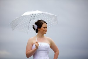 Christine & Peter Valley Ridge Golf Course wedding | Calgary Wedding Photography | Bride under umbrella