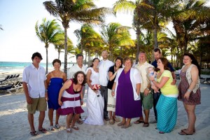 Destination wedding photographer | barcelo maya tropical resort Mexico | wedding photos | Funny family photo