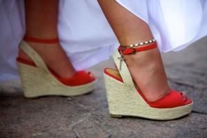Destination wedding photographer | barcelo maya tropical resort Mexico | wedding photos | Brides wedge shoes red with mothers rosary