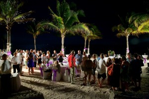 Destination wedding photographer | barcelo maya tropical resort Mexico | wedding photos | reception on the beach