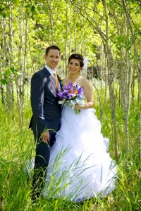 Calgary wedding photographer | Fish Creek Park wedding photos | Bride and groom holding flowers in birch trees